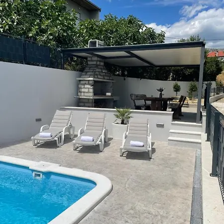 Apartments Antini Solin Exterior photo