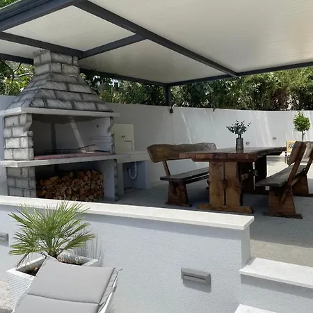 Apartments Antini Solin Exterior photo